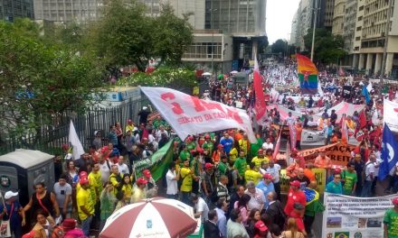 Dia de Luta pela Soberania Nacional leva milhares ao centro do Rio